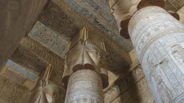 Une infime partie du plafond de la salle hypostyle